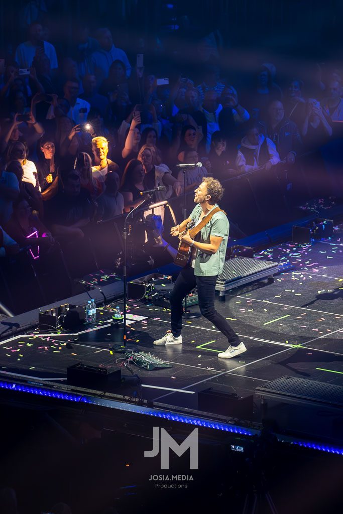 Eventfotograf Köln – Cat Ballou, Circle Lounge, LANXESS Arena – JORIS spielt Gitarre