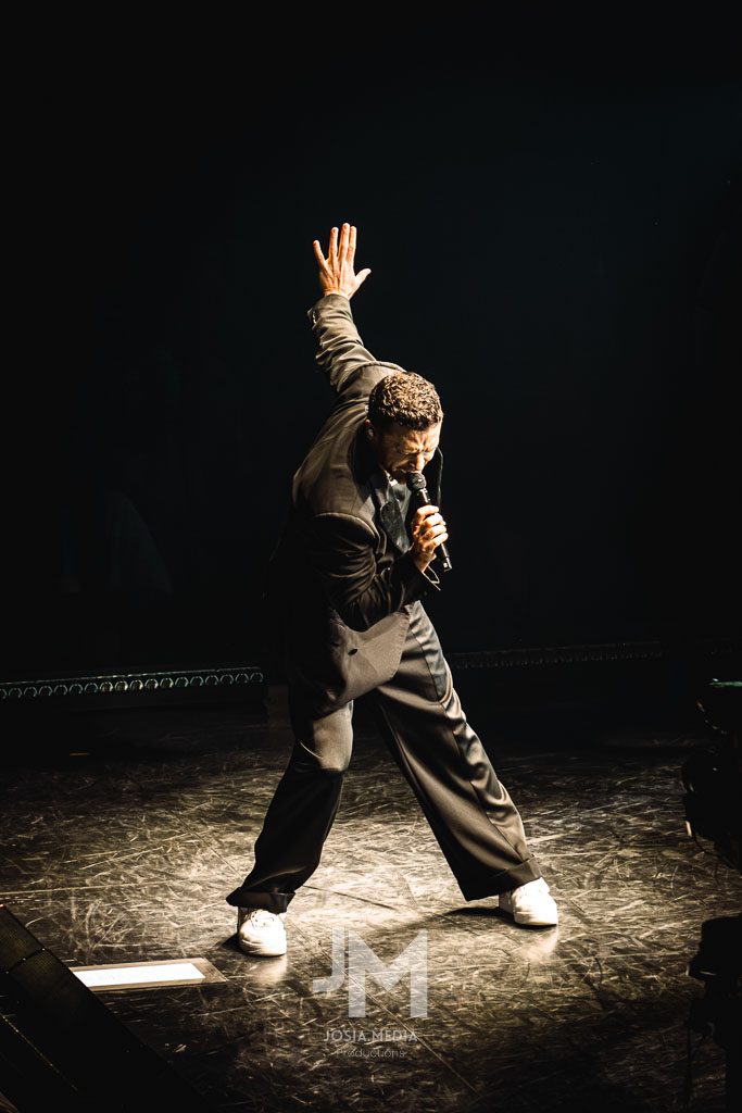 Eventfotograf Köln – Justin Timberlake, Circle Lounge, LANXESS Arena – Im Lichtschein Hand ausgestreckt 2