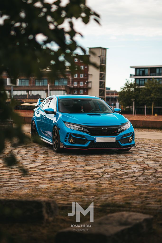 Produktfotograf Köln – Honda Civic Type R, blau, Sportsitze, – Im schönen Bremer Hafen Vertical
