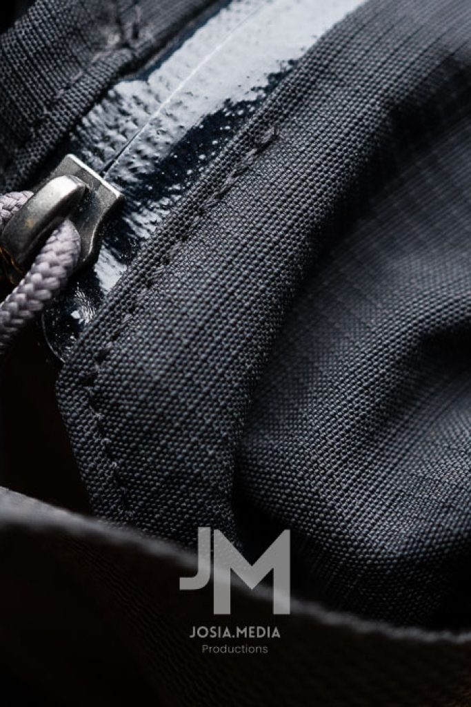 Produktfotograf Köln – Slingback von bellroy Schuhe, Stoffdetails, Nahaufnahme, – Reißverschluss